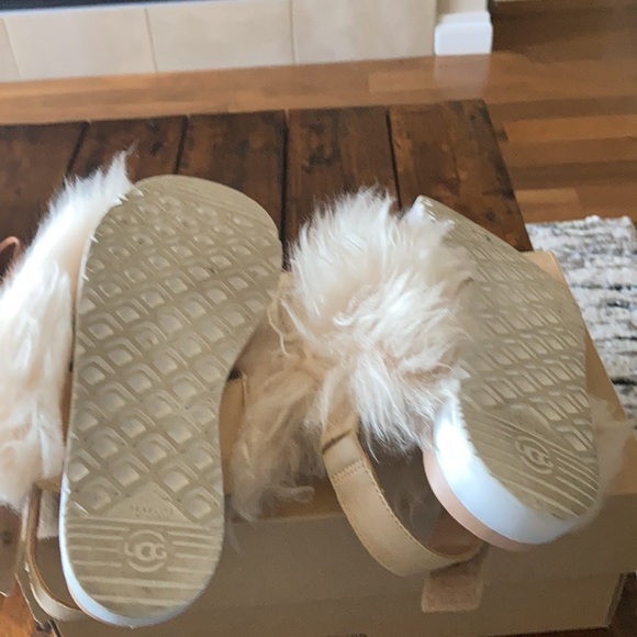 UGG Sandals - Picture 5 of 6